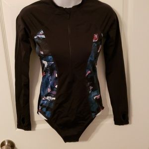 Long sleeve zipped rash guard onesie bathing suit